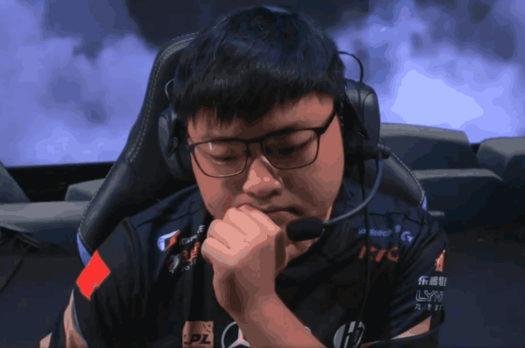 Uzi官方宣布晋级下一阶段新规，雄鹿引发争议！热度持续攀升(uzi预测blg夺冠blg晋级s14决赛)